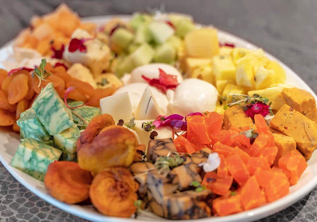 Appetizer platter with cheese and pâté